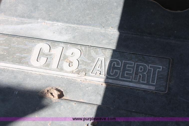 image for item H8277 2005 Peterbilt 379 semi truck