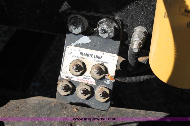 image for item H8277 2005 Peterbilt 379 semi truck