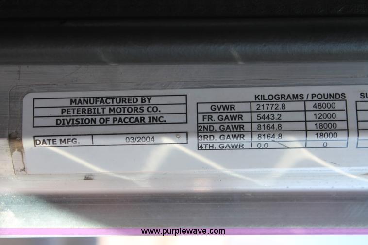 image for item H8277 2005 Peterbilt 379 semi truck