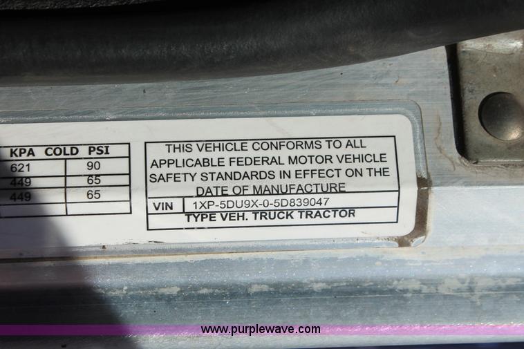 image for item H8277 2005 Peterbilt 379 semi truck