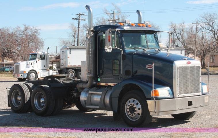 image for item H8278 2005 Peterbilt 385 semi truck