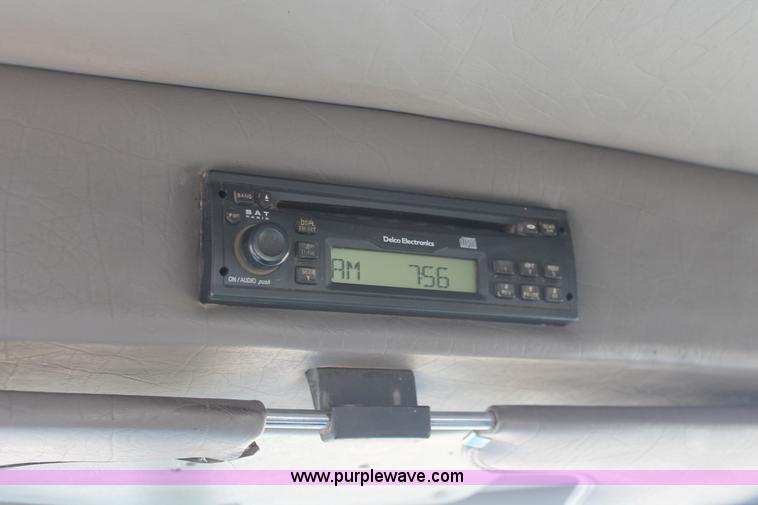 image for item H8278 2005 Peterbilt 385 semi truck