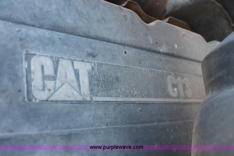 image for item H8278 2005 Peterbilt 385 semi truck