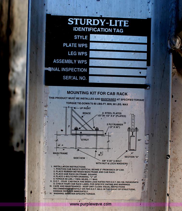 image for item H8278 2005 Peterbilt 385 semi truck