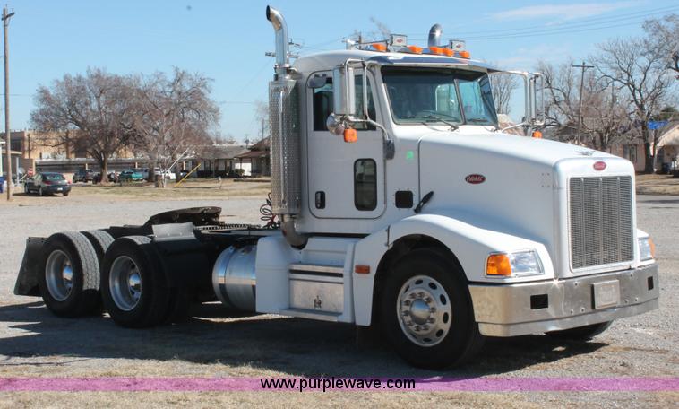 image for item H8279 2006 Peterbilt 385 semi truck