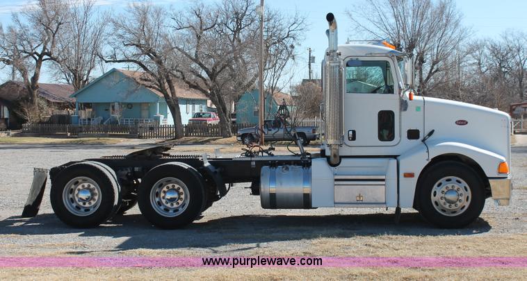 image for item H8279 2006 Peterbilt 385 semi truck