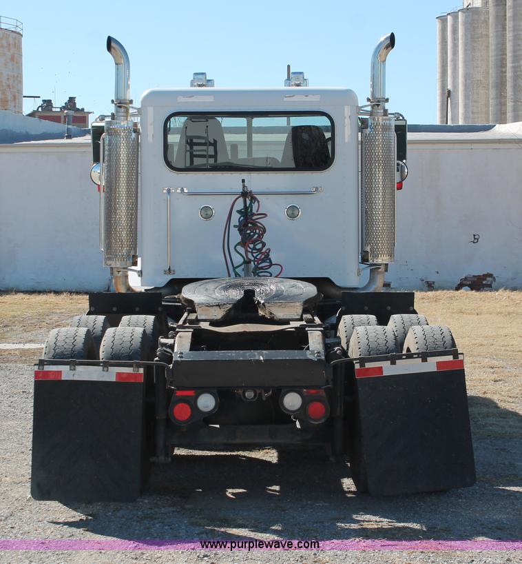 image for item H8279 2006 Peterbilt 385 semi truck