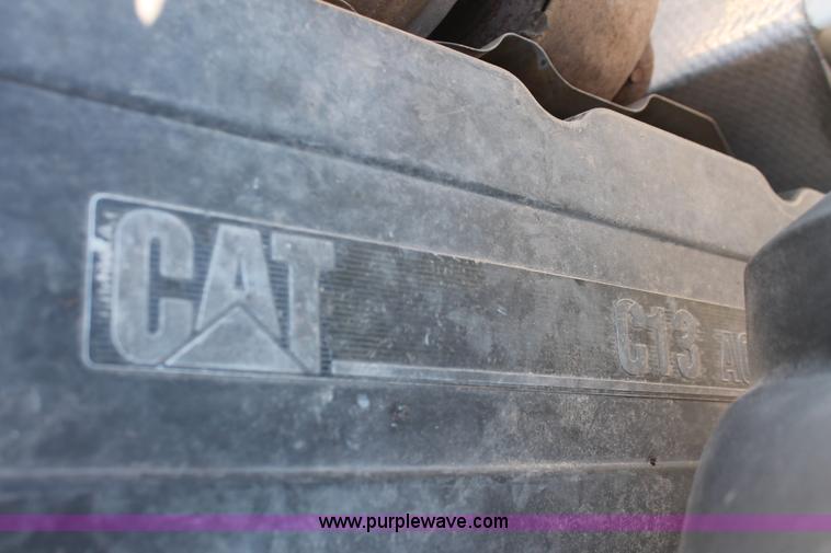 image for item H8279 2006 Peterbilt 385 semi truck