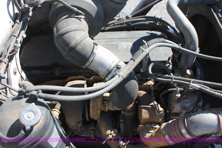 image for item H8279 2006 Peterbilt 385 semi truck