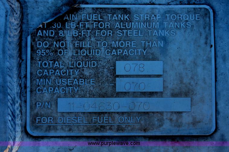 image for item H8279 2006 Peterbilt 385 semi truck