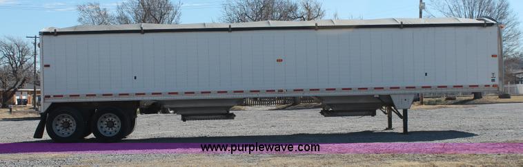 image for item H8280 2007 Wilson DWH550 Pace Setter double hopper bottom grain trailer