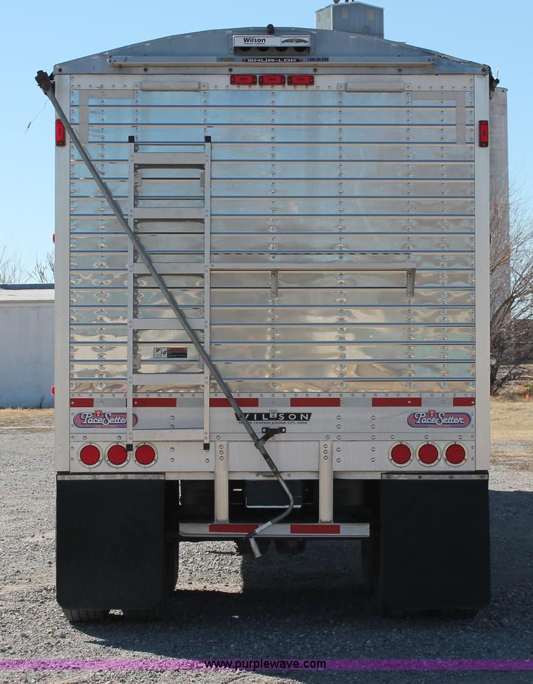 image for item H8280 2007 Wilson DWH550 Pace Setter double hopper bottom grain trailer