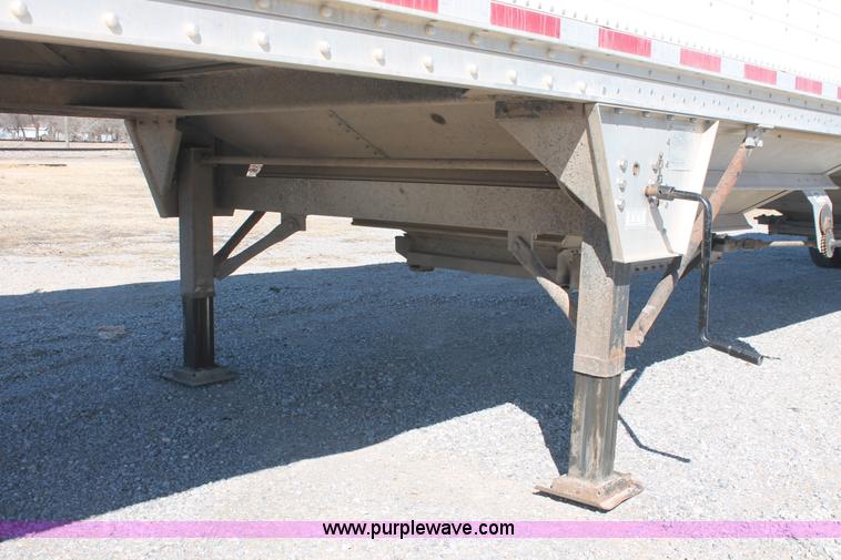 image for item H8280 2007 Wilson DWH550 Pace Setter double hopper bottom grain trailer
