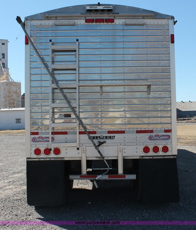 image for item H8280 2007 Wilson DWH550 Pace Setter double hopper bottom grain trailer