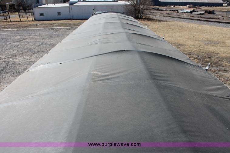 image for item H8280 2007 Wilson DWH550 Pace Setter double hopper bottom grain trailer