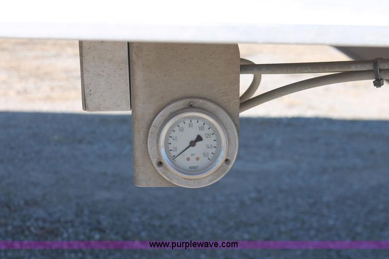 image for item H8280 2007 Wilson DWH550 Pace Setter double hopper bottom grain trailer