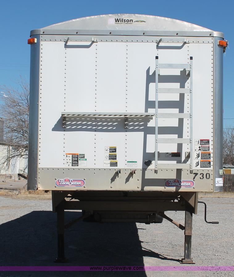 image for item H8281 2007 Wilson DWH550 Pace Setter double hopper bottom grain trailer