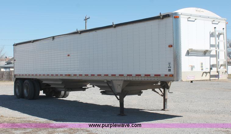 image for item H8281 2007 Wilson DWH550 Pace Setter double hopper bottom grain trailer
