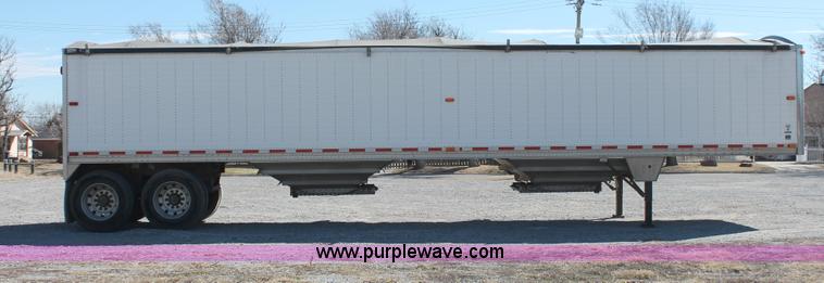 image for item H8281 2007 Wilson DWH550 Pace Setter double hopper bottom grain trailer