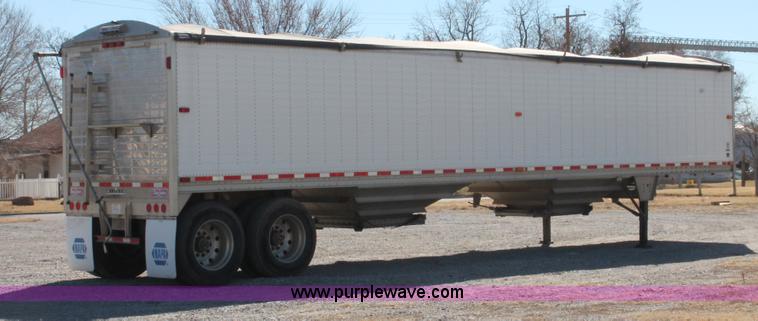 image for item H8281 2007 Wilson DWH550 Pace Setter double hopper bottom grain trailer