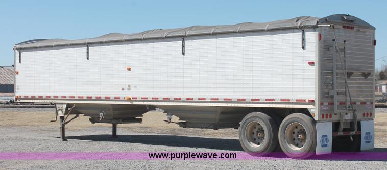 image for item H8281 2007 Wilson DWH550 Pace Setter double hopper bottom grain trailer