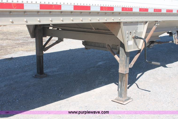 image for item H8281 2007 Wilson DWH550 Pace Setter double hopper bottom grain trailer