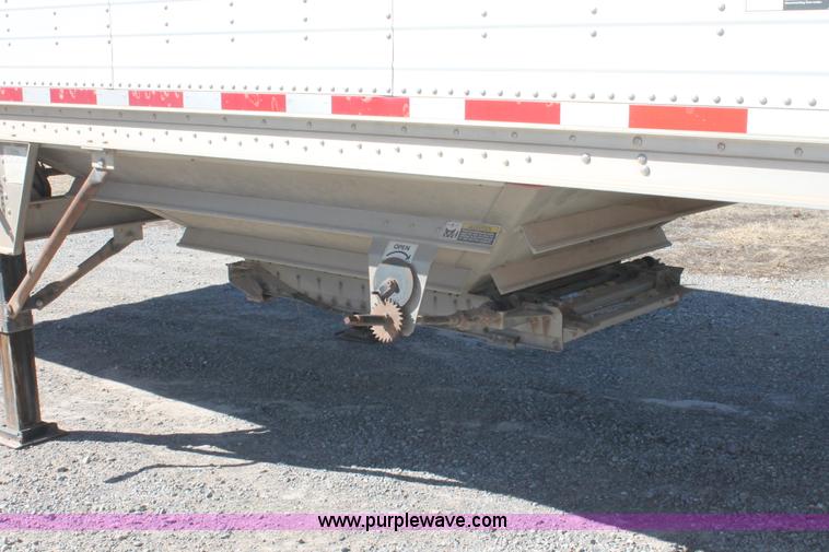 image for item H8281 2007 Wilson DWH550 Pace Setter double hopper bottom grain trailer