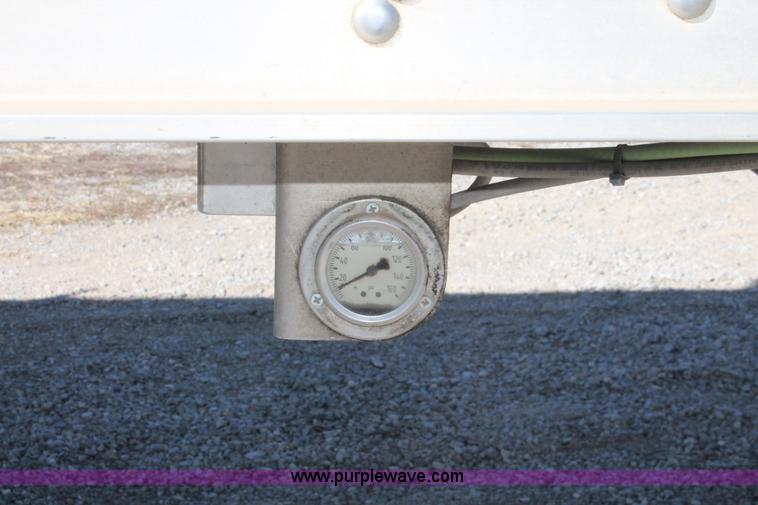 image for item H8281 2007 Wilson DWH550 Pace Setter double hopper bottom grain trailer