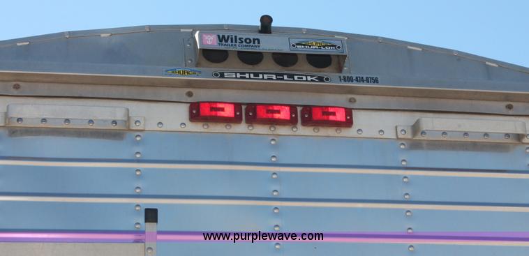 image for item H8281 2007 Wilson DWH550 Pace Setter double hopper bottom grain trailer