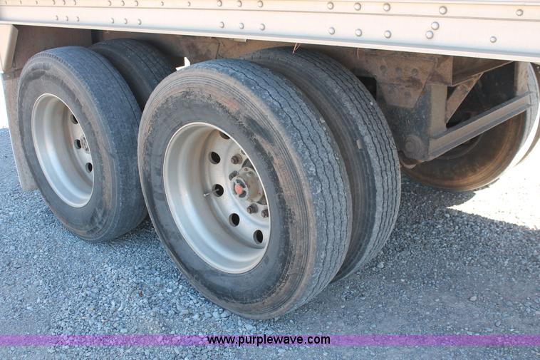 image for item H8281 2007 Wilson DWH550 Pace Setter double hopper bottom grain trailer