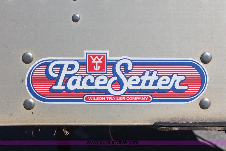 image for item H8281 2007 Wilson DWH550 Pace Setter double hopper bottom grain trailer