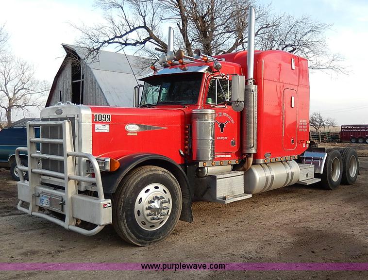 image for item I3744 2000 Peterbilt 379 semi truck