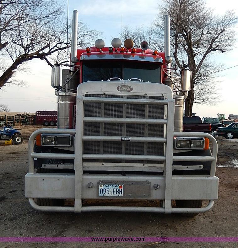 image for item I3744 2000 Peterbilt 379 semi truck