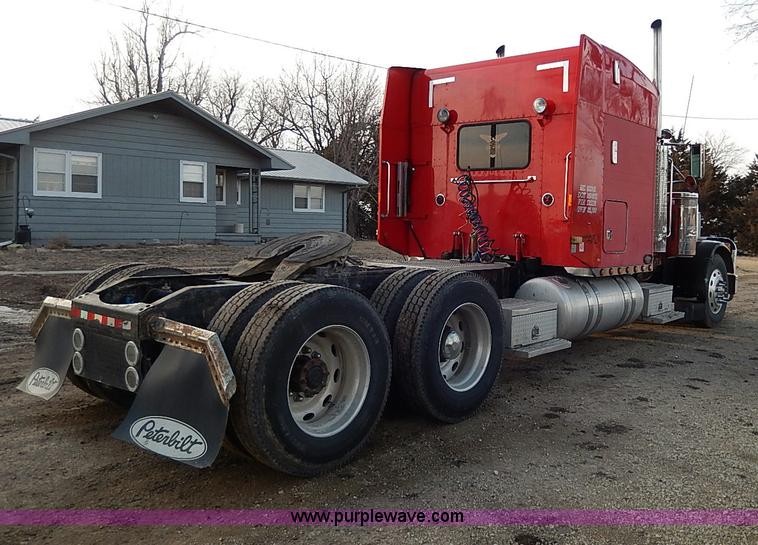 image for item I3744 2000 Peterbilt 379 semi truck