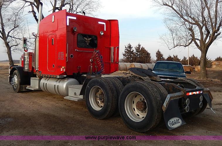 image for item I3744 2000 Peterbilt 379 semi truck