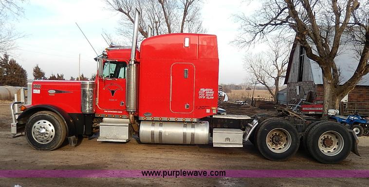 image for item I3744 2000 Peterbilt 379 semi truck
