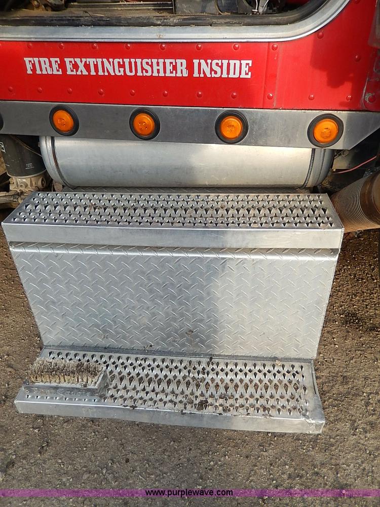 image for item I3744 2000 Peterbilt 379 semi truck