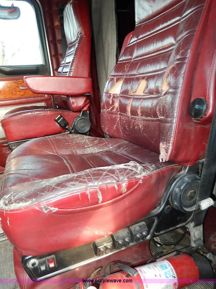 image for item I3744 2000 Peterbilt 379 semi truck