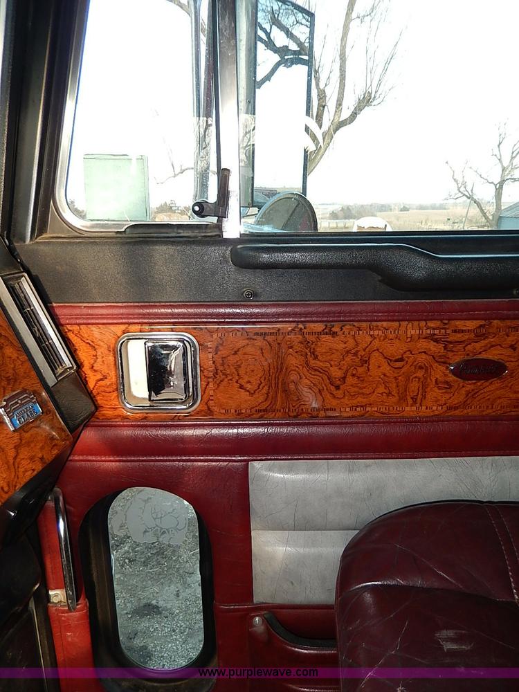 image for item I3744 2000 Peterbilt 379 semi truck