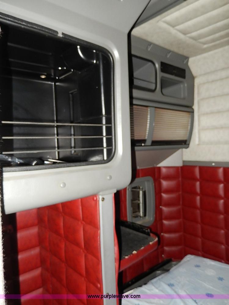 image for item I3744 2000 Peterbilt 379 semi truck