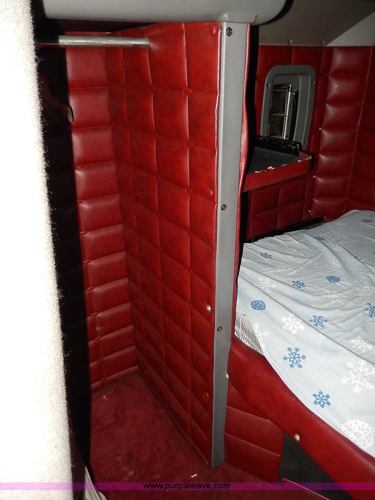 image for item I3744 2000 Peterbilt 379 semi truck