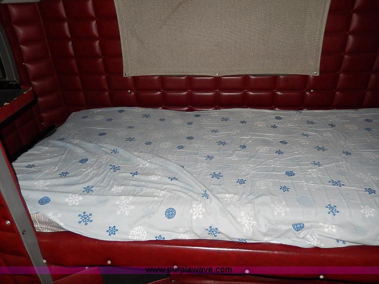 image for item I3744 2000 Peterbilt 379 semi truck