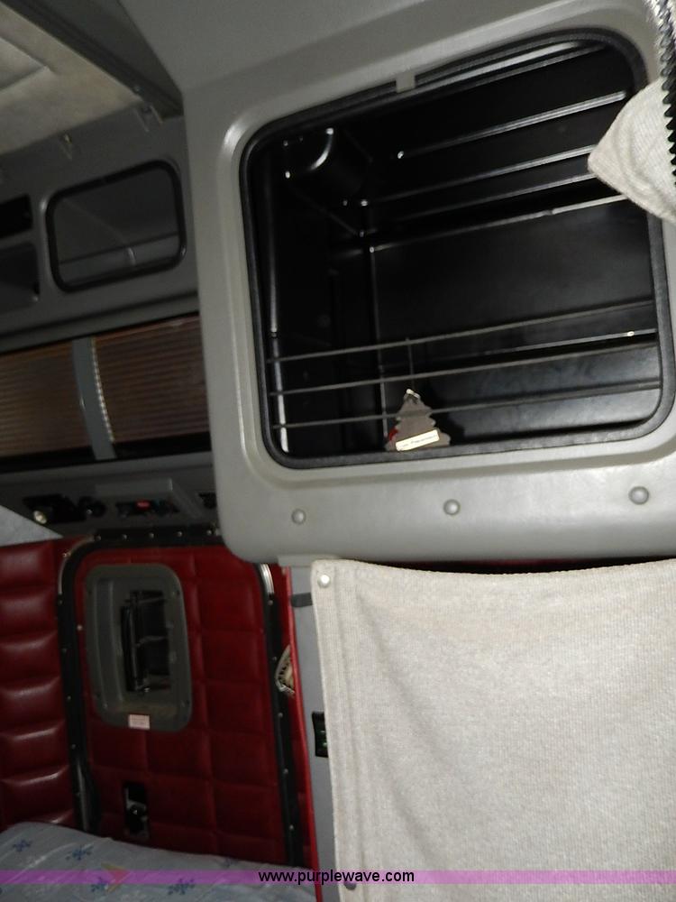 image for item I3744 2000 Peterbilt 379 semi truck