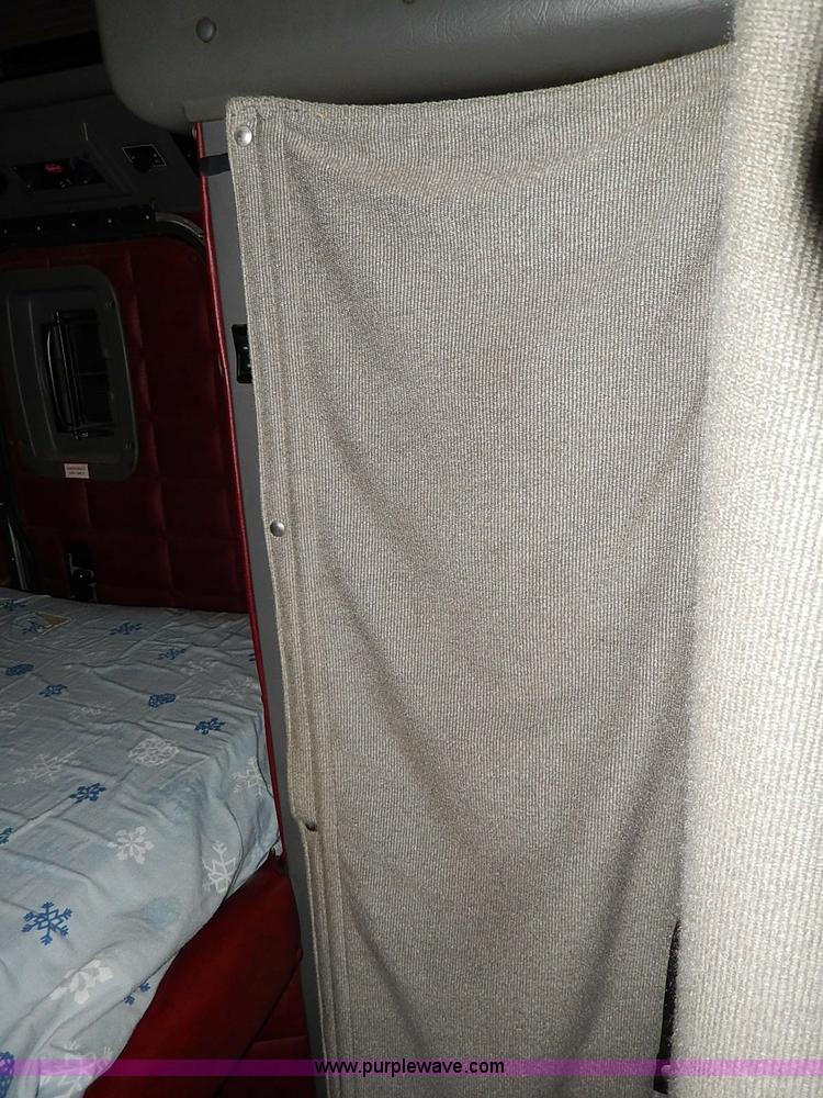 image for item I3744 2000 Peterbilt 379 semi truck