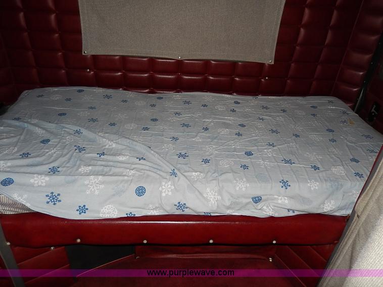 image for item I3744 2000 Peterbilt 379 semi truck