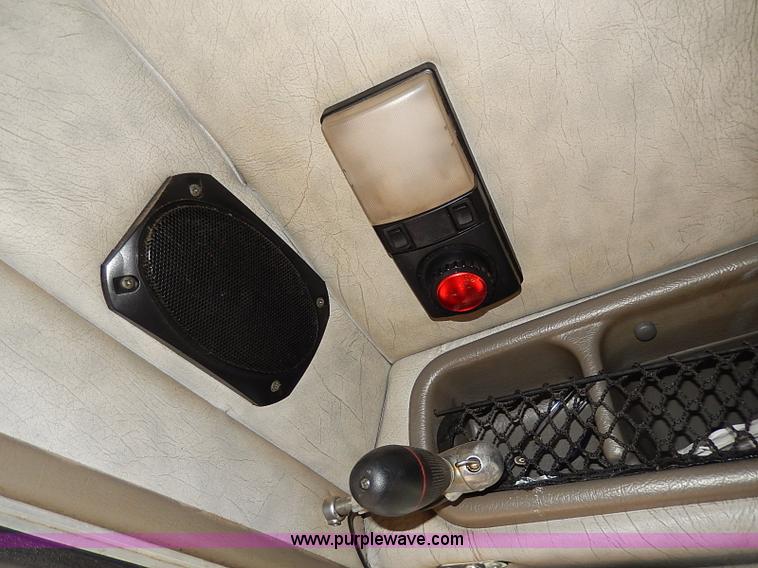 image for item I3744 2000 Peterbilt 379 semi truck