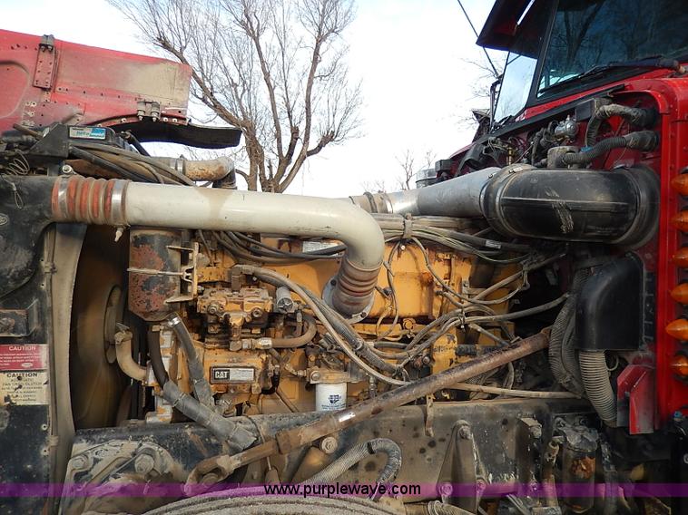 image for item I3744 2000 Peterbilt 379 semi truck