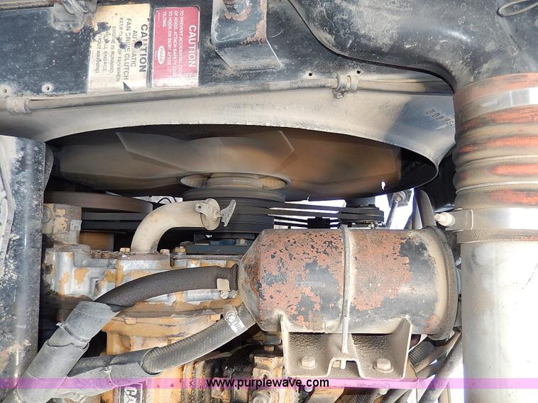 image for item I3744 2000 Peterbilt 379 semi truck