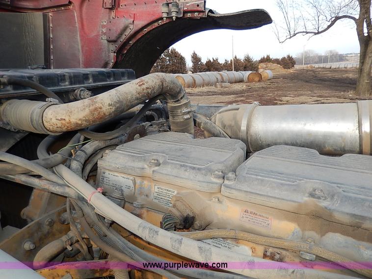 image for item I3744 2000 Peterbilt 379 semi truck