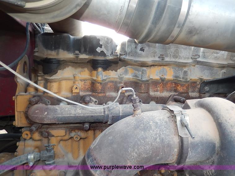 image for item I3744 2000 Peterbilt 379 semi truck